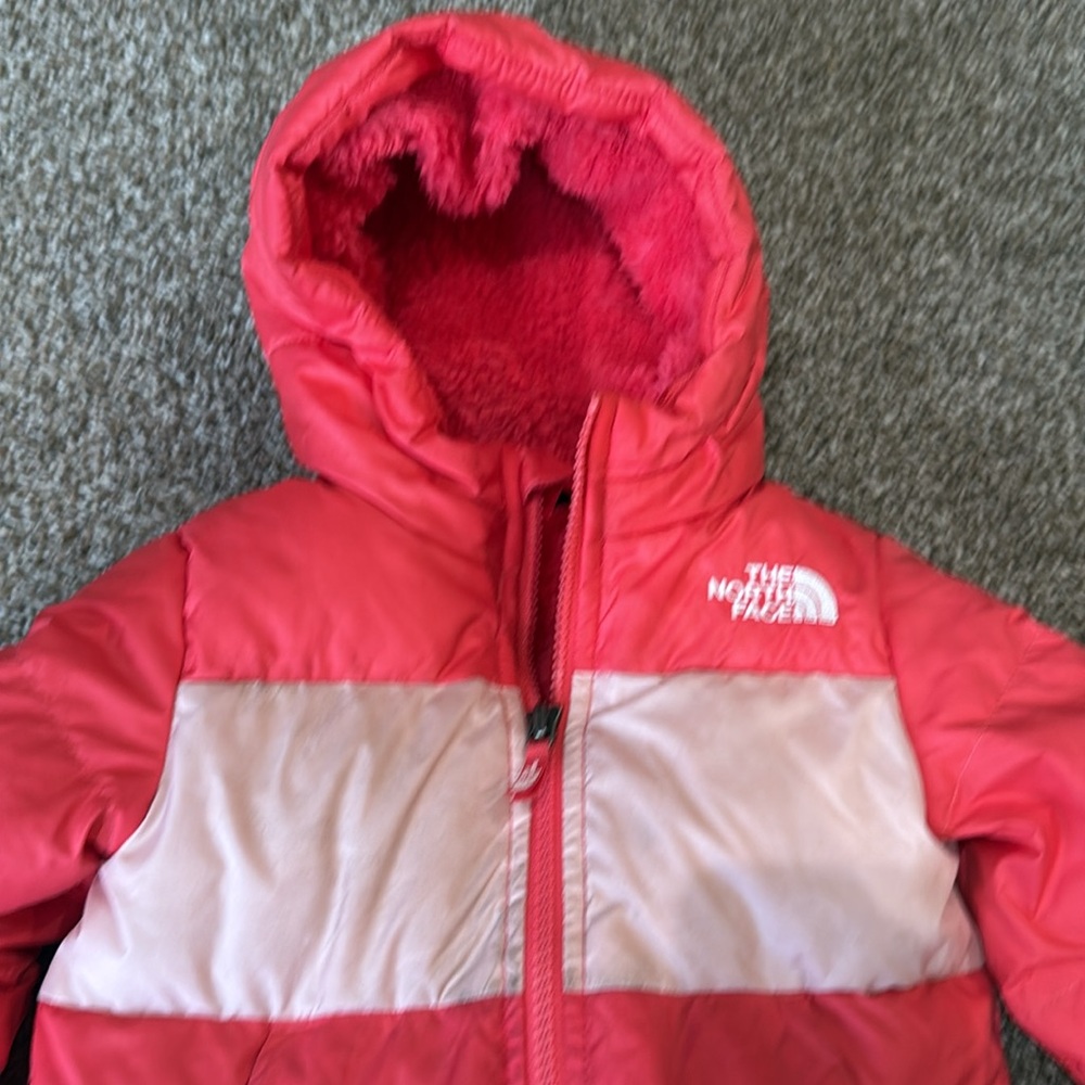 Toddler north face size 2 puffer coat - Picture 2 of 4